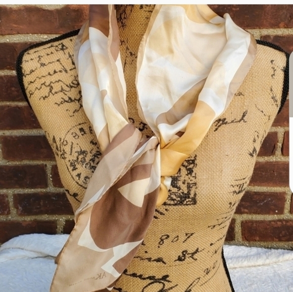 Anne Klein vintage silk scarf - Picture 7 of 7
